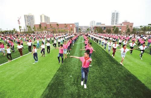 新建的观音桥小学五里坪校区