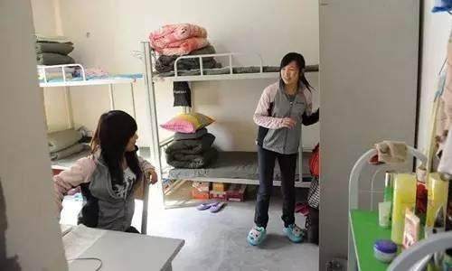 小姑娘进了电子厂,出来成了大妈,工厂到底毁了