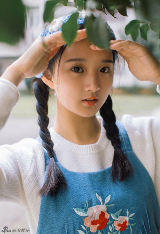 组图:西南财经校花廖银玥怀旧写真 清纯迷人