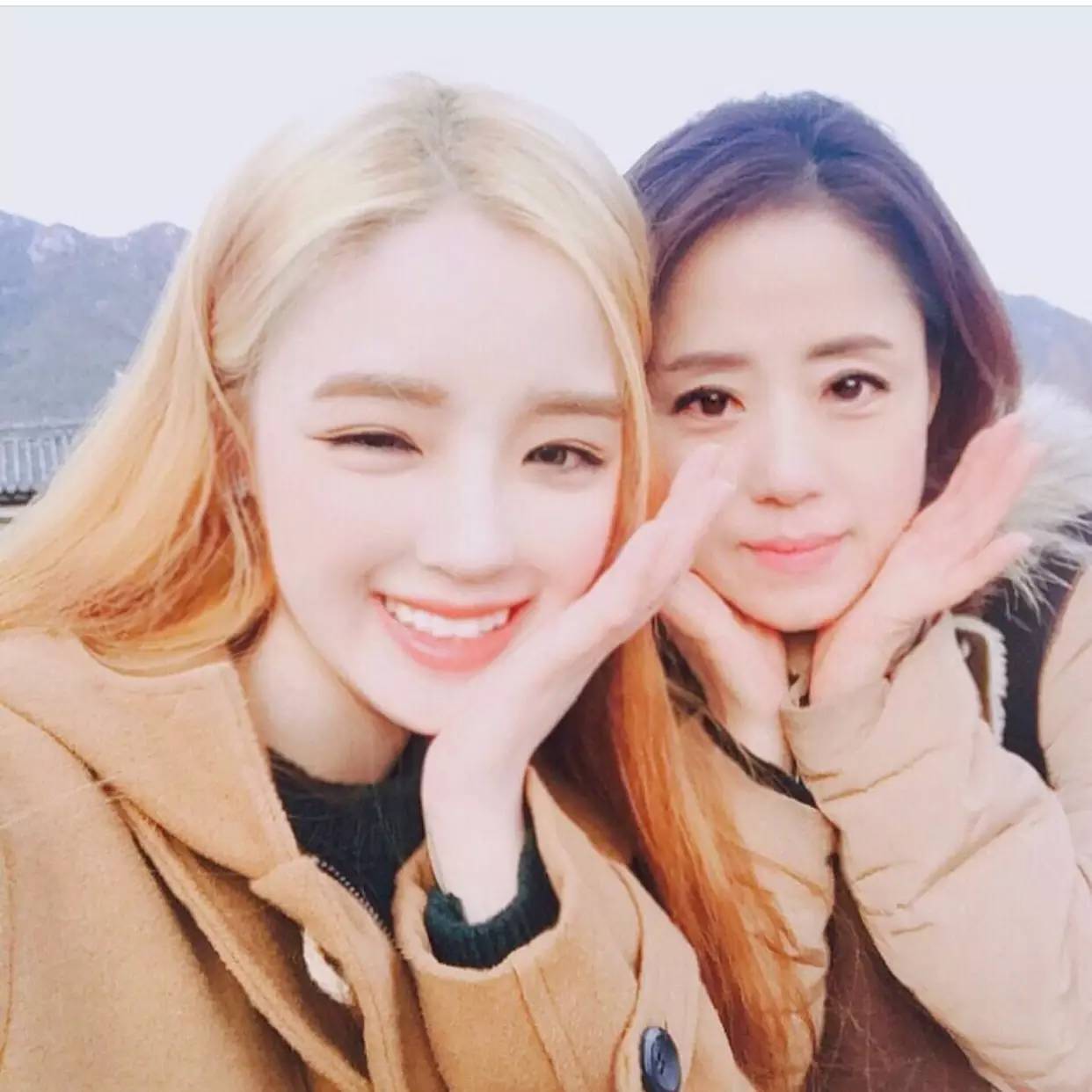 惊呆!史上最美天然母女,颜值逆天似姐妹! 惊呆!史上最美天然母女,颜值逆天似姐妹!