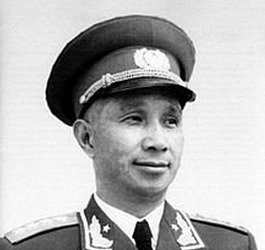 很多人都为粟裕授大将而不满,其实这位开国元勋比粟裕更应评元帅