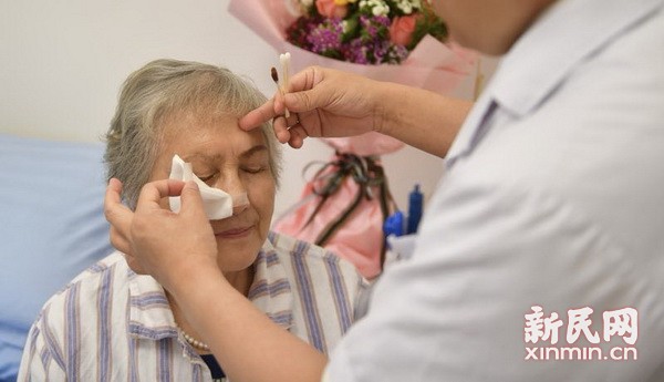 老花、近视、白内障一台手术解决 老艺术家郑毓芝期待重回舞台