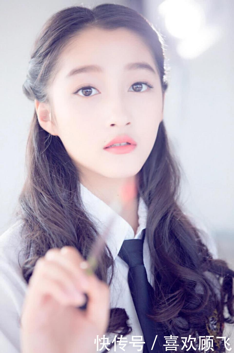 关晓彤最丑的代言,大家都在感叹这造型是黑粉