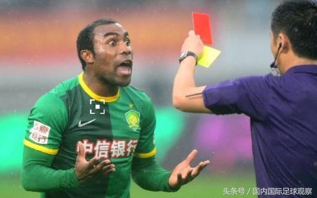 足球犯规能给红牌吗,足球犯规能给红牌吗