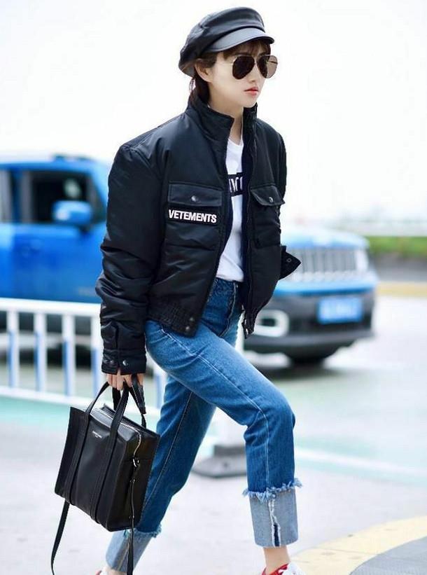 把牛仔穿这么紧的也就景甜了,网友:看着快撑开