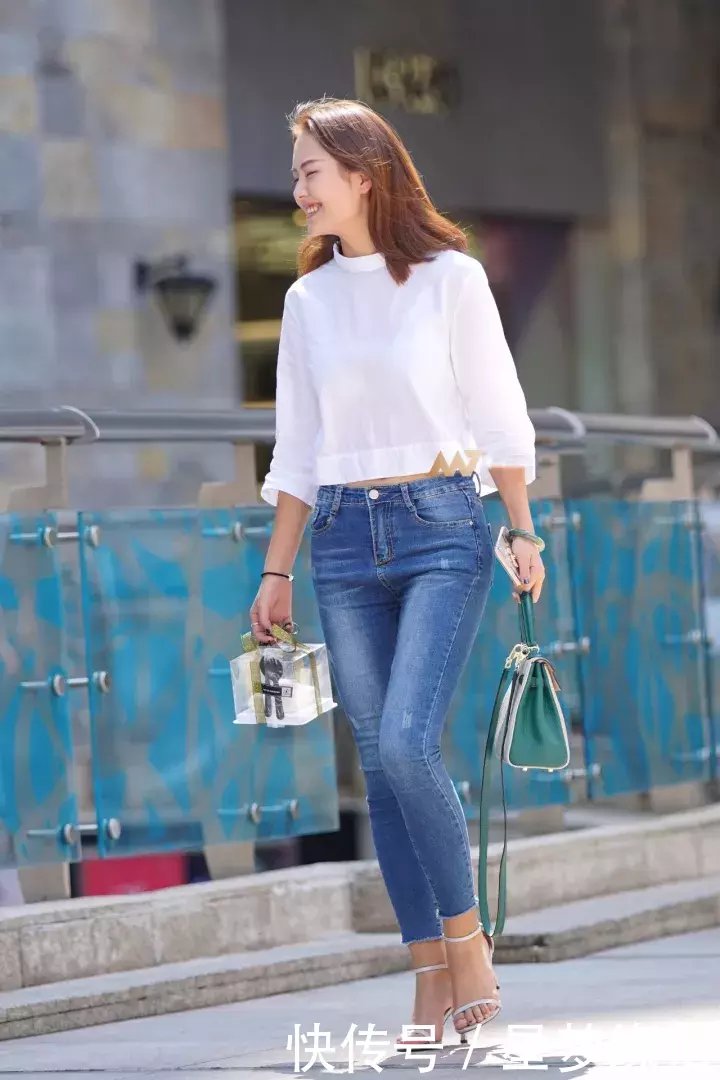 街拍牛仔裤美女