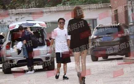正脸照出炉！七夕刚过去没多久，王宝强就恋爱了？