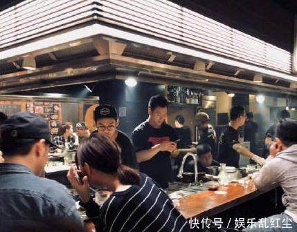 潘玮柏工作室辟谣新女友,原来是偷跑去吃肉?网