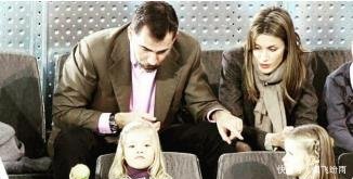 西班牙小公主索菲亚很幸福,姐姐宠爸爸爱,妈妈