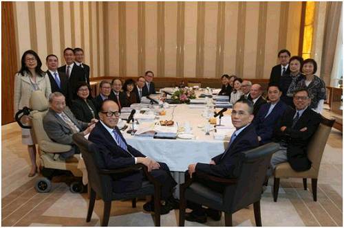 世纪告别!李嘉诚正式\"退而不休\",李泽钜子承父业掌长和帅印