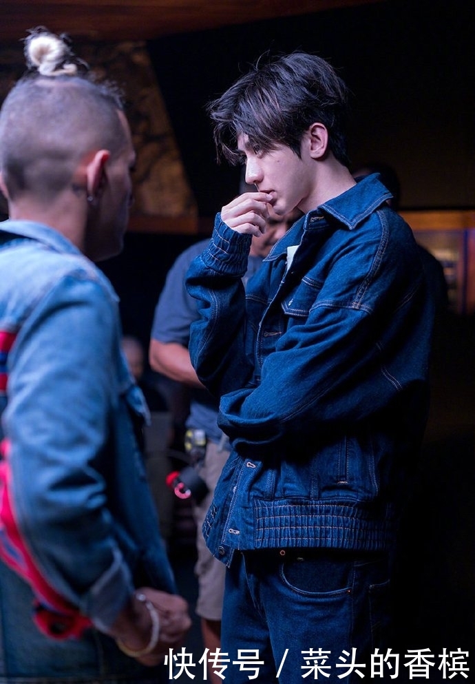 LEVI'S让蔡徐坤做代言人大赚,牛仔外套和裤子