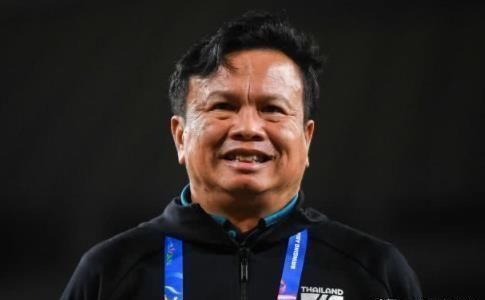 谁注意泰国主帅赛后此番发言?叹服国足某项优