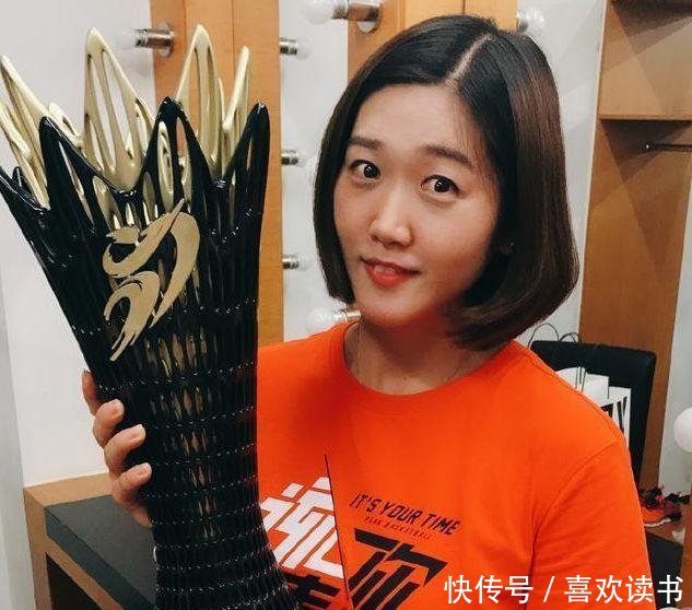 女排李莹近况退役后当211大学老师,老公是CB