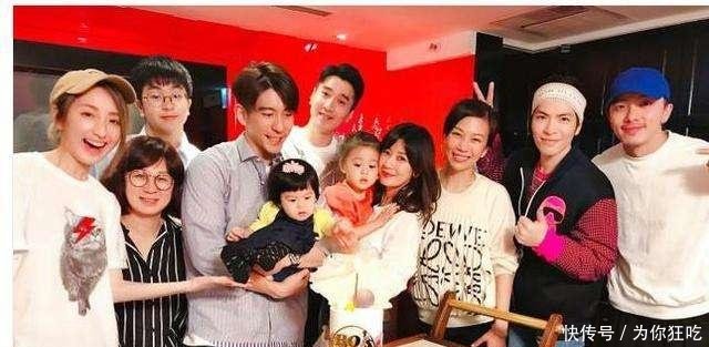 贾静雯侄女和三个女儿真名,太好听了,仙女家族