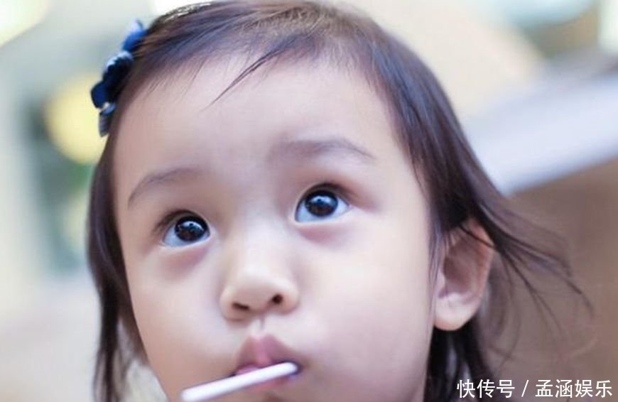 口红给名字起名字马伊璃明星女儿很文雅,而他表情包孩子与制作人恋图片