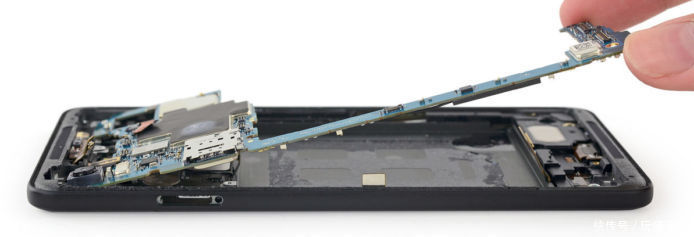 谷歌Pixel 2 XL拆解:Google特殊芯片和eSIM