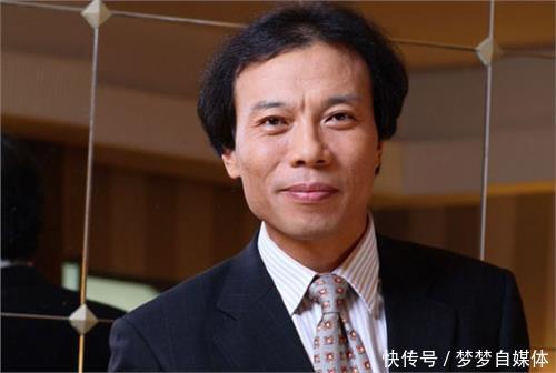 印堂处有悬针纹的人,六亲缘薄,一生坎坷操劳