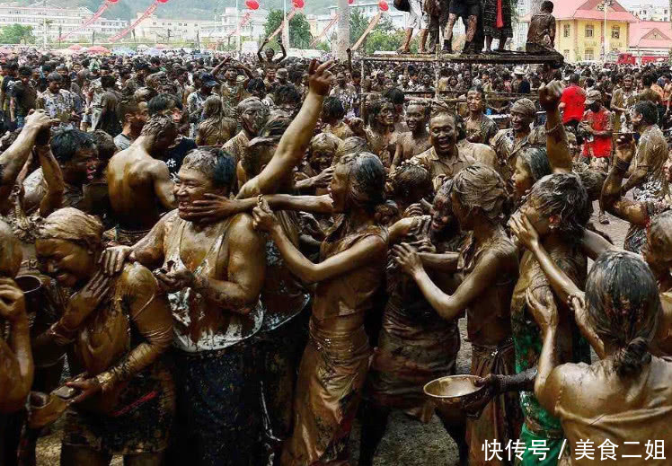中国原始部落：保持传统祭祀活动，寨子四处是牛头，居民热情好客