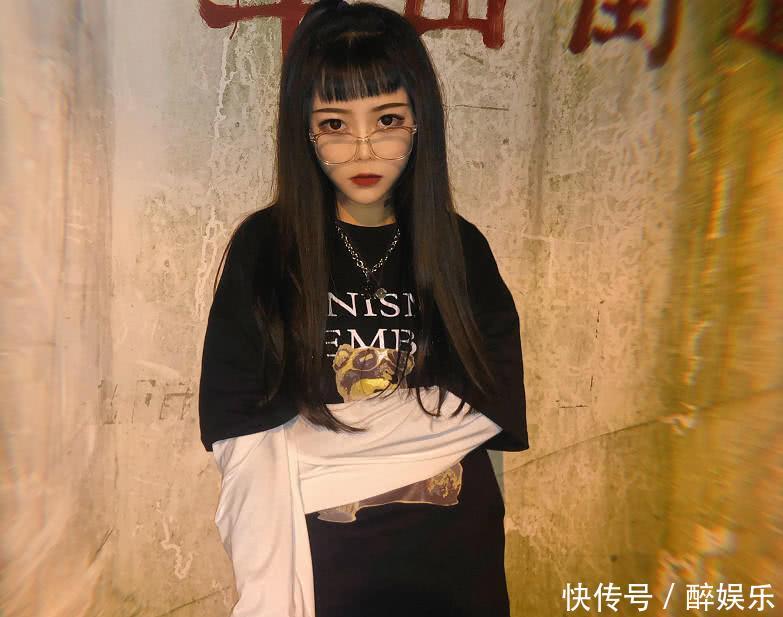 顾茜茜开直播时,不小心关掉美颜滤镜,“素颜”让网友们看傻了眼! bbin宝盈集团官方网站