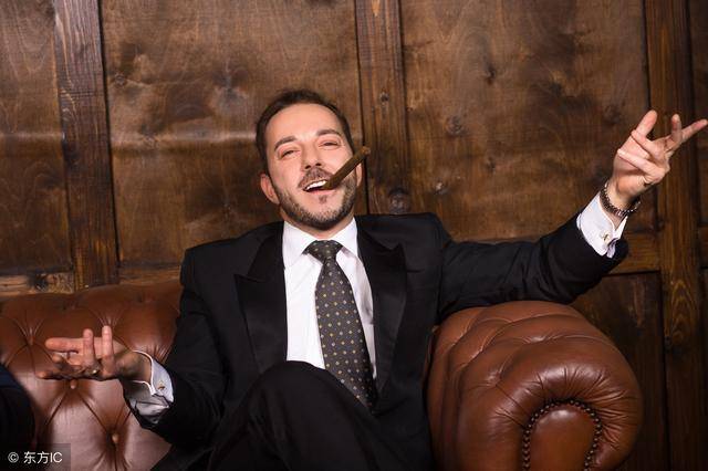 在婚姻方面,应不应该听父母的意见?听父母的意见就会幸福吗?