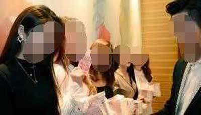 男子靠吃软饭年赚几十万,十年谈了上百个女友总共攒下来五百万