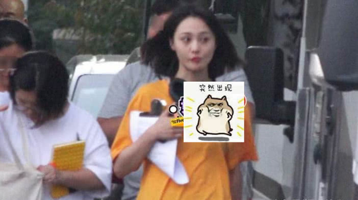 郑爽新恋情曝光后现身，翻白眼都显得幸福