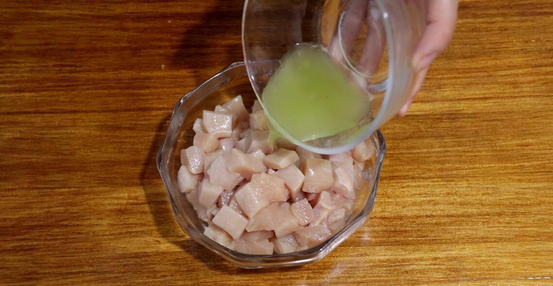 鸡脯肉怎么做好吃?试试这种做法,口感清爽不油