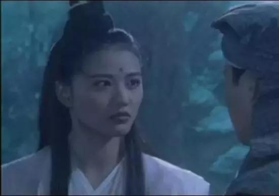 袁春望被骂到关评，张嘉倪被问候全家，而他出门被路人打