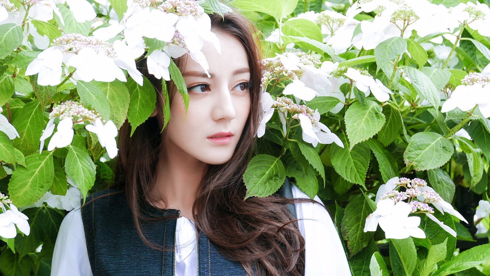 迪丽热巴时尚高清写真照大集合曝光,不只是美艳