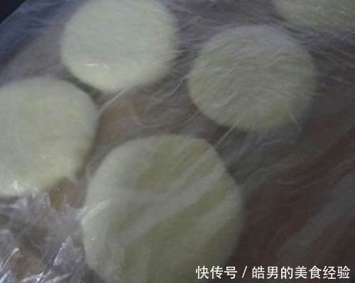 快速发面粉用多少度的水 t01797eb431c39ebde4.jpg
