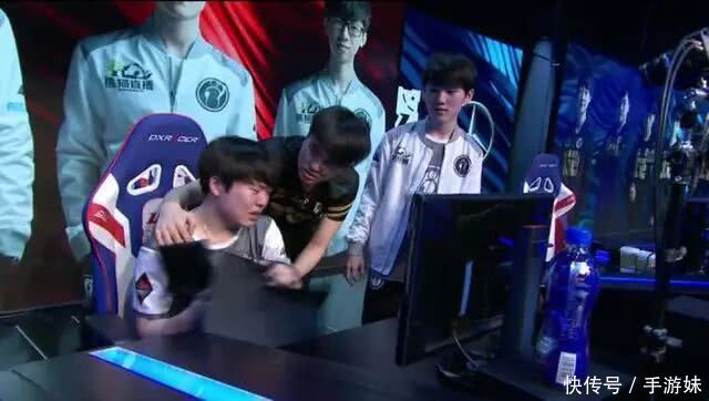 LPL:IG丶Rookie被Jakeylove气哭,网友:这一幕和