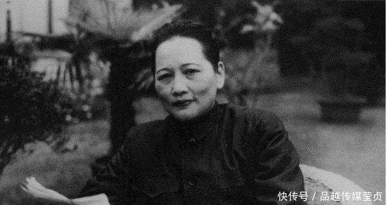 周总理的追悼会上,宋庆龄听到一句话后愤然离