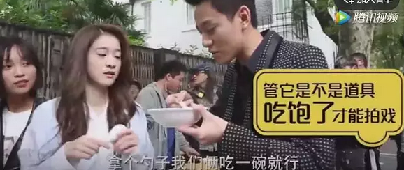 杨紫和秦俊杰真分手了！疑似被绿？男方和某小花摸脸，吃饭，玩暧昧？