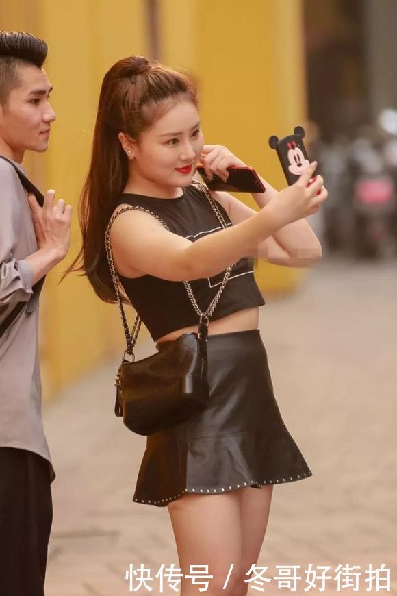 丰满肤白、肉感十足,挺有味道的少妇