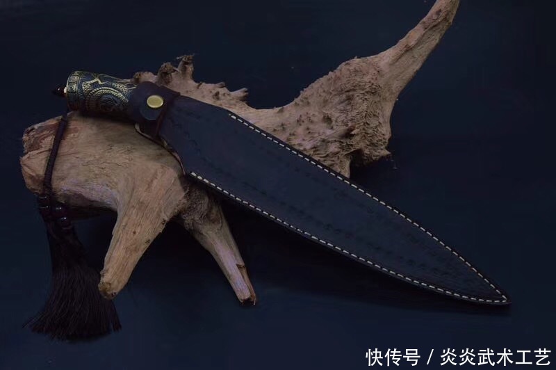 纯手工户外刀 手工雕刻纯黄铜手柄 百炼花纹钢