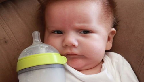 若宝宝经常喝120毫升奶粉剩30~40毫升,也许您