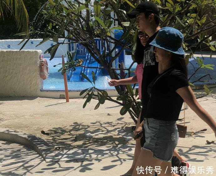 偶遇陈晓陈妍希重拍婚纱照,陈妍希靠在陈晓肩