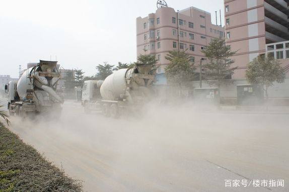 买房选择十字路口好不好？教你一招，买的房子想不升值都难