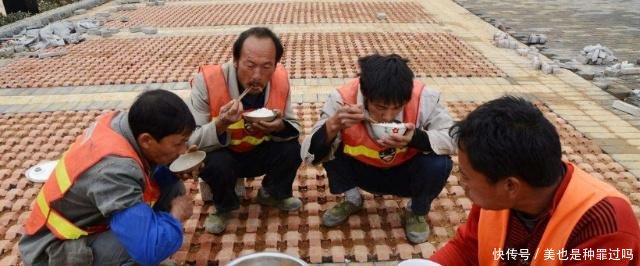 农民工平均一天挣两三百,为什么却没钱回家过