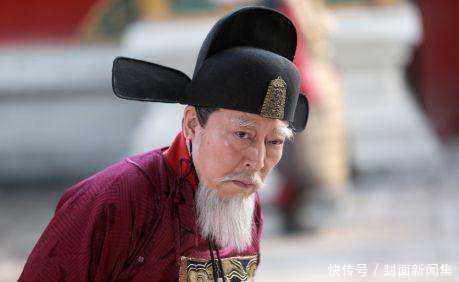 张嘉译驼背走路晃不算啥,他面瘫也是影帝级,