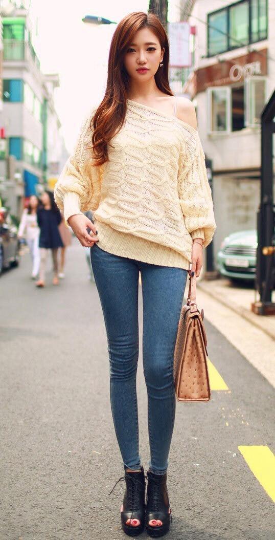 穿时尚牛仔裤的女孩儿们,大长腿特好看