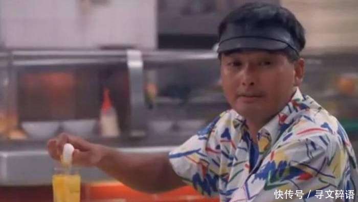 王传君吃44个包子, 于文文吃10斤芒果, 而他一