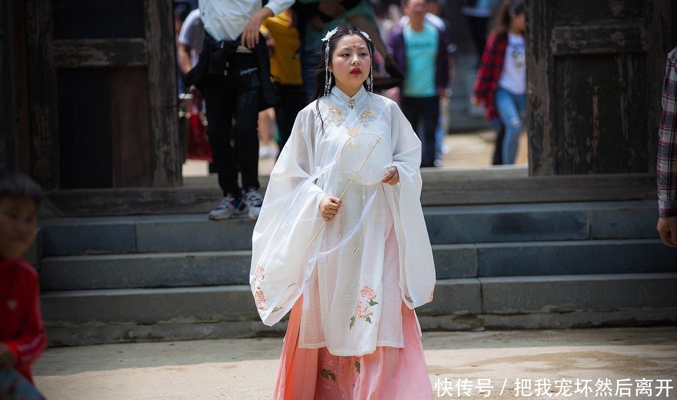 如今有人喜欢唐装汉服,为何日本人穿和服,中国