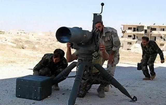 特朗普又要退群?刚上台开始演讲,一部手机飞来