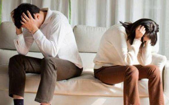 我出差打电话给老婆,忘记挂电话,听到房间的动静我给自己两耳光