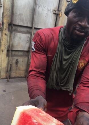 为了流量丑化非洲人,地域黑们来看看,非洲普通