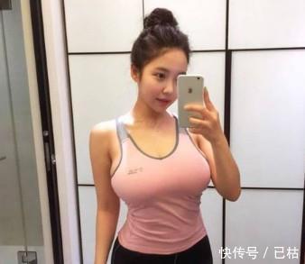 街拍:性感夺初中美女目的裤紧身,散发出迷打底古诗文人气v性感图片