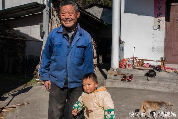 孩子奶奶在农村要求带娃，宝妈:还是请保姆吧