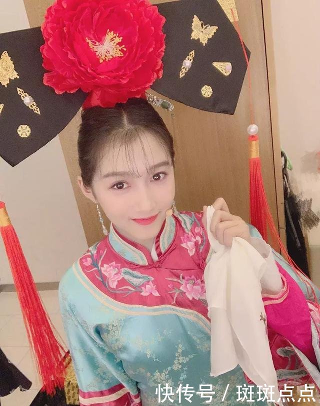 关晓彤为鹿晗庆生不忘为男友打歌 两人相恋2年