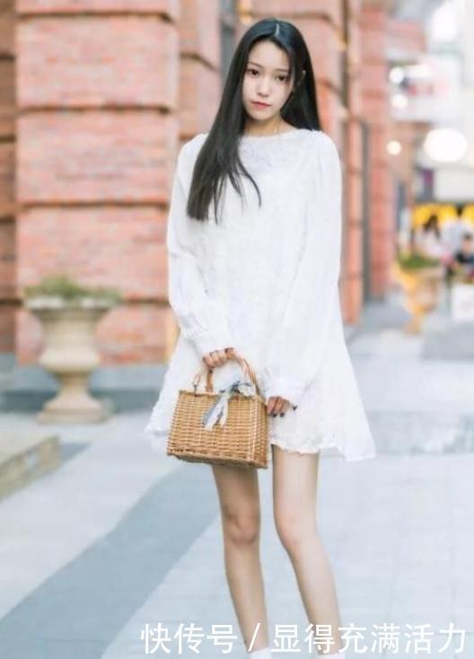 路人街拍:温文儒雅的小姐姐,大长腿十分亮眼,很不错的姑娘 皇家娱乐手机在线